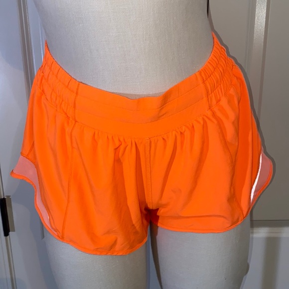 lululemon athletica Pants - NWOT 2.5” Lululemon Hotty Hot Shorts